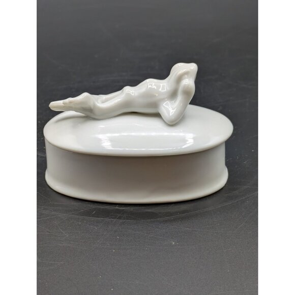 Fitz and Floyd White Porcelain Laying Frog Gazing Trinket Box Vintage Japan 3.5" - Picture 5 of 9